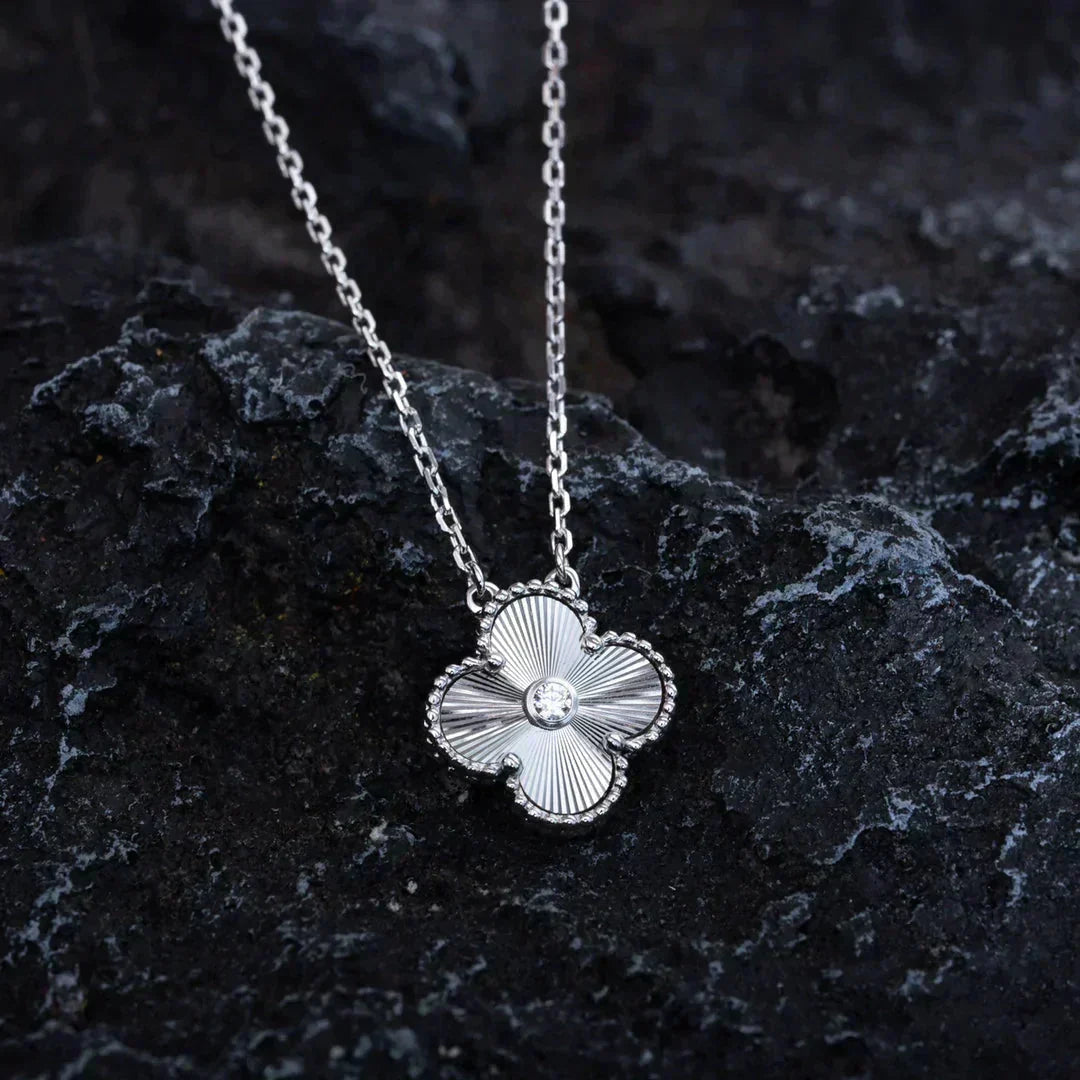 [AuraEcho]CLOVER  15MM DIAMOND LASER NECKLACE SILVER