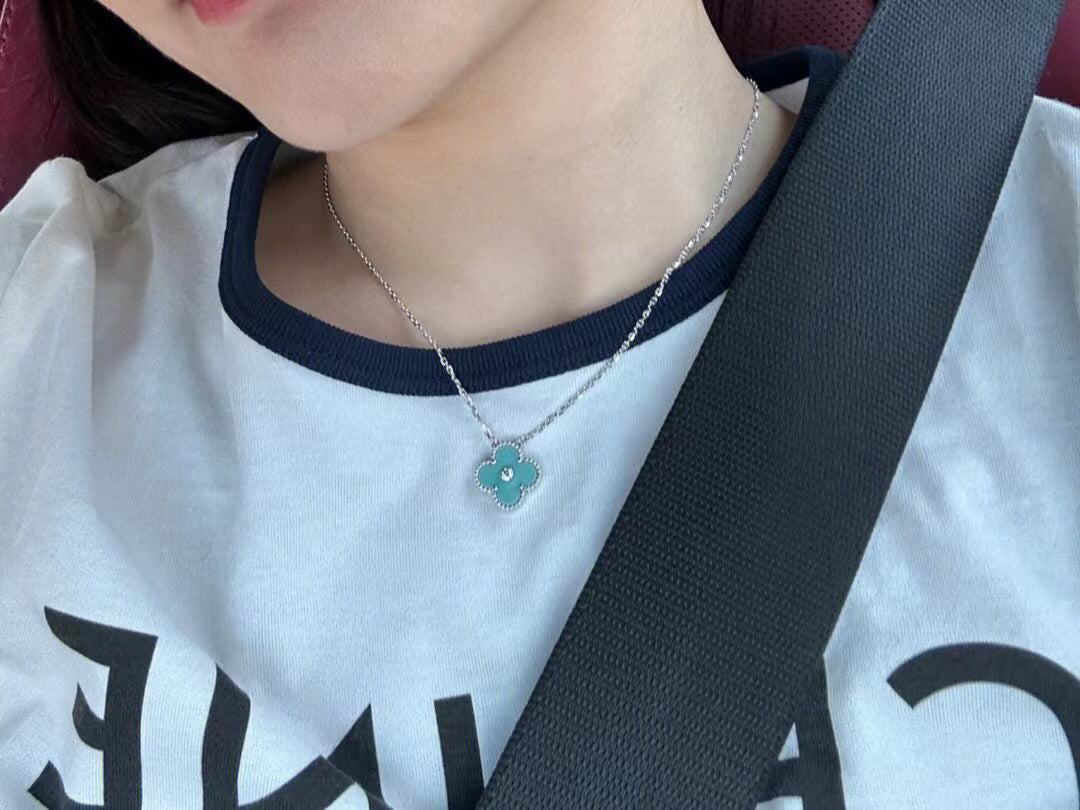 [AuraEcho]CLOVER 1 DIAMOND LIGHT BLUE SILVER NECKLACE