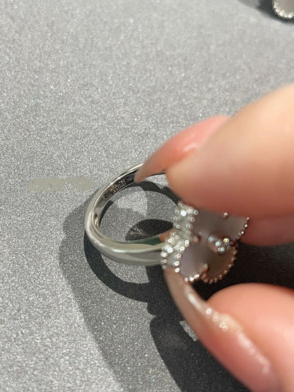 [AuraEcho]CLOVER SILVER MOP DIAMOND RING
