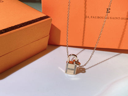 [AuraEcho]HM ADVANCED NICHE LOCK HEAD NECKLACE DIAMONDS